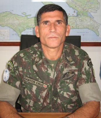 Santos Cruz: general na linha de frente