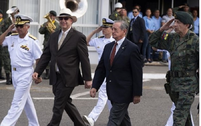 Ecuadorean Minister of Defense Visits USNS Comfort