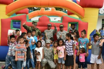 Armed Forces of Colombia and Ecuador Help Local Communities