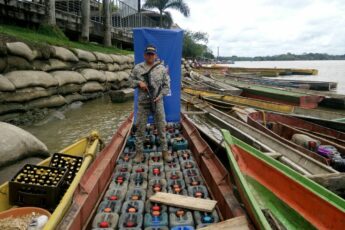 Colombian Navy Seizes Fuel from Organized Crime