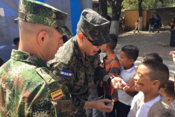 Honduran Service Members Conclude Course with Colombia and US