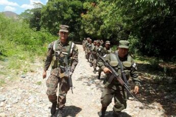 US Trains Salvadoran Armed Force
