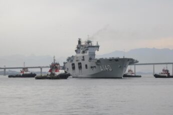 Helicopter Carrier Atlântico Receives Festive Welcome in Brazil