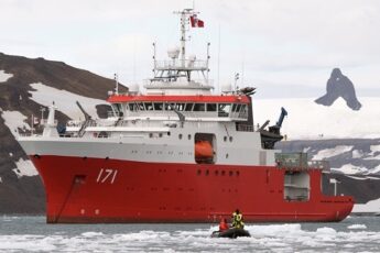 Peruvian Navy Strengthens Presence in Antarctica