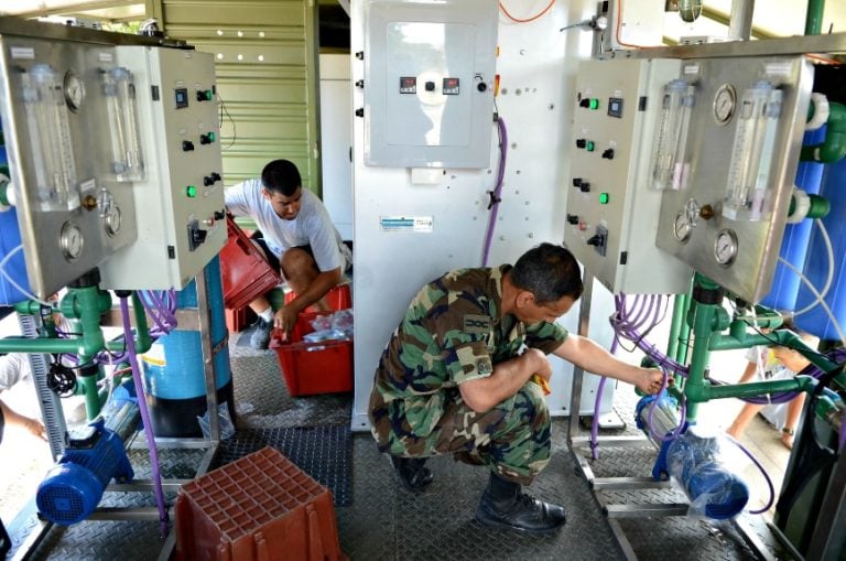 Security forces in Argentina help people survive historic heat wave
