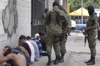 Salvadoran Special Forces Units Crack Down on Gangs in 50 Cities
