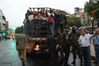 Salvadoran Military Protects Public Transportation from Gangs