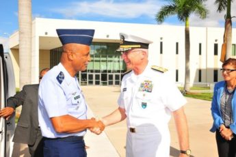 Comando Sur de los EE. UU. recibe al jefe de Defensa de Brasil