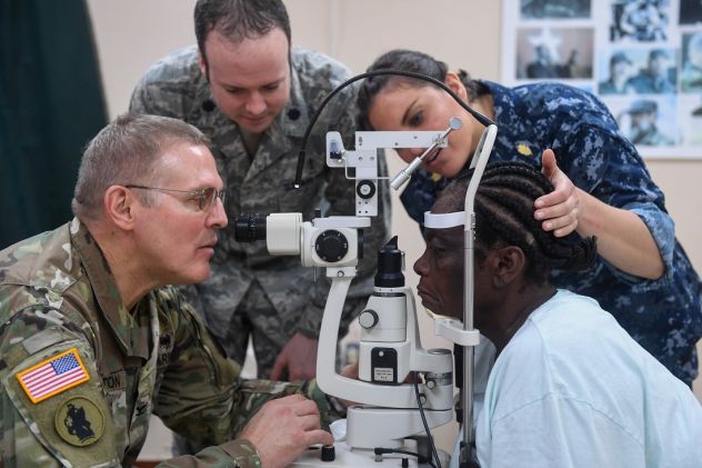 Equipes de oftalmologistas do Novos Horizontes brindam 262 guianenses com a visão