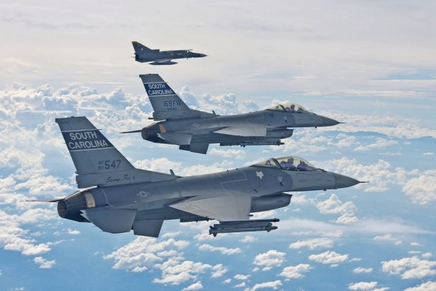 Forças aéreas dos EUA e da Colômbia treinam no Relâmpago 4