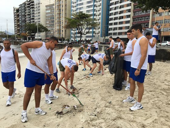 Brazilian and US Navies Promote Ecological Beach Cleanup in Rio de Janeiro