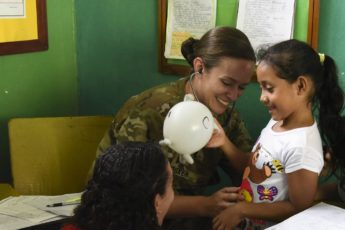 Ejército de Reserva de los EE. UU. y Ministerio de Salud trabajan para llevar atención médica a Cortés, Honduras