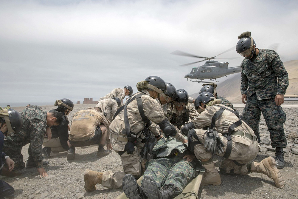Marinha dos EUA encerra intercâmbio entre especialistas médicos e treinamentos no Peru