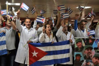 Cubanos que trabalham em áreas da saúde não eram médicos, denuncia o governo da Bolívia