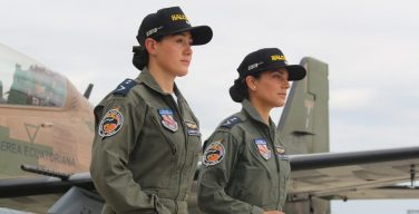 Ecuador otorga rango a primeras mujeres pilotos de combate