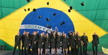 El Ejército Brasileño capacita a las primeras mujeres especializadas en mantenimiento de aeronaves