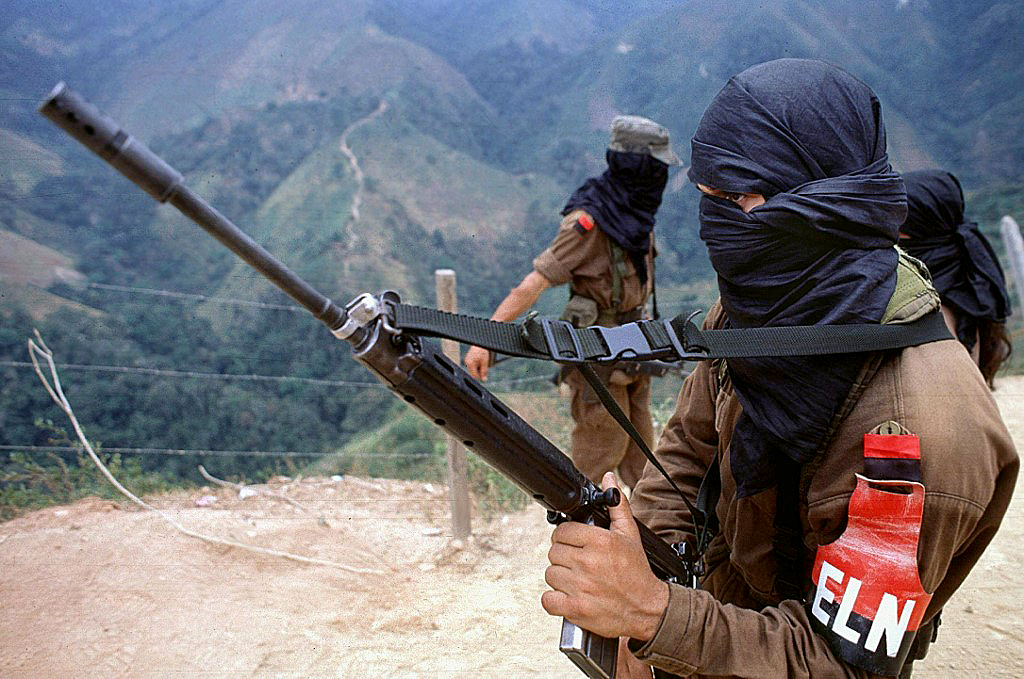 Grupos armados da Colômbia e Venezuela exercem “controle feroz”na fronteira, segundo HRW
