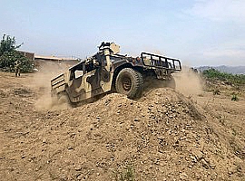 Mecánicos de vehículos ligeros terrestres de Perú y West Virginia participan en entrenamiento en Lima