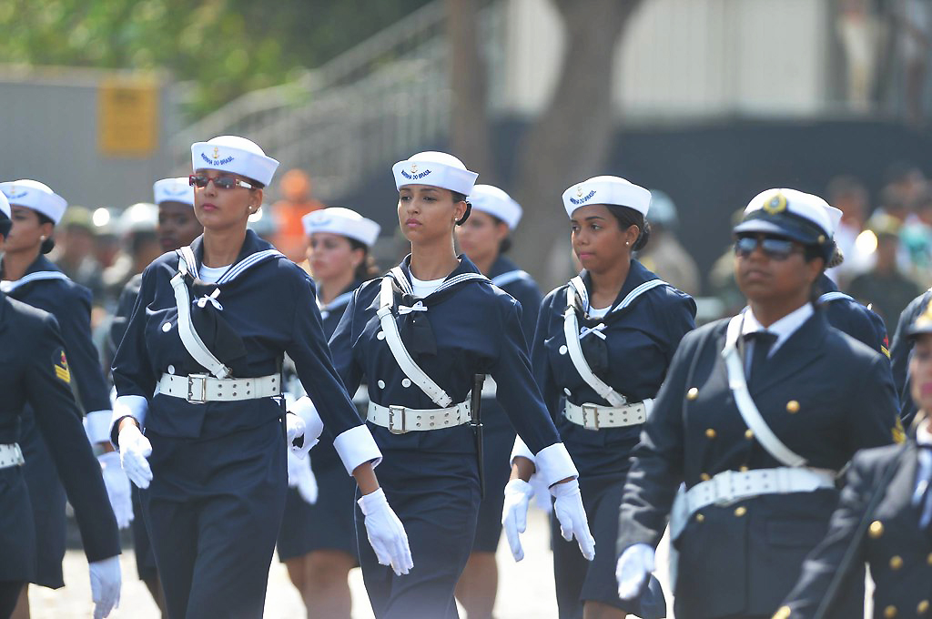 Marina de Brasil celebra 40 años de inclusión femenina en su fuerza