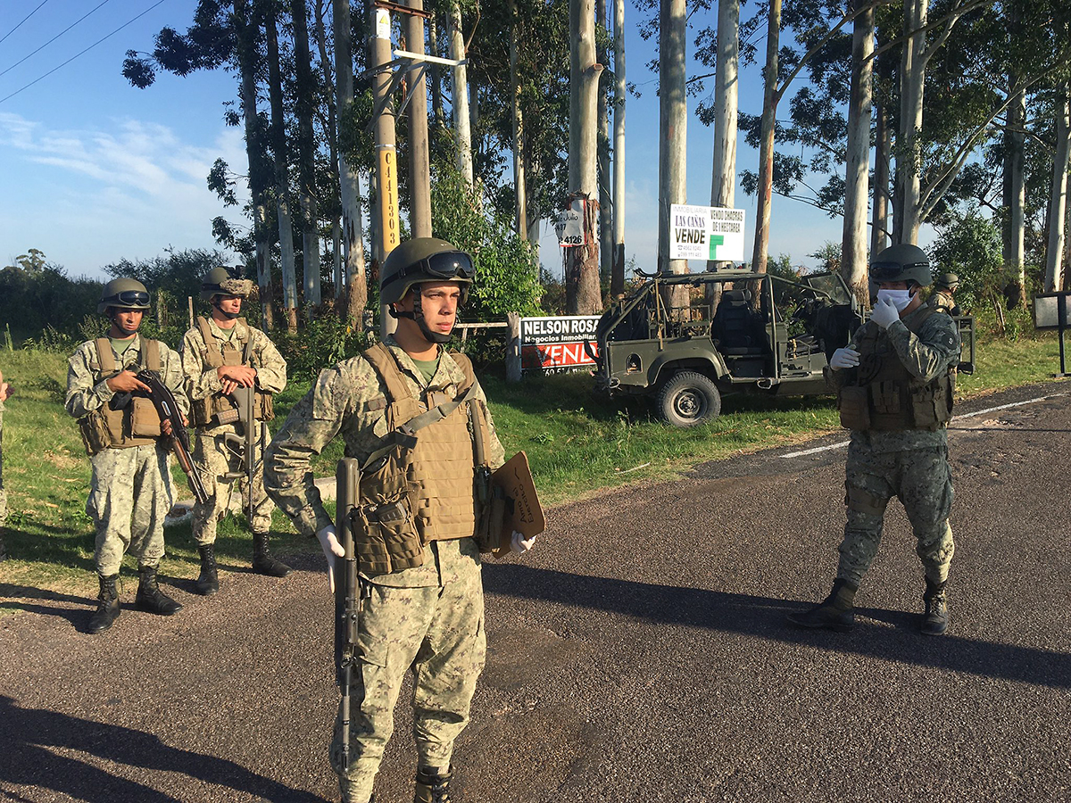 Fuerzas Armadas de Uruguay apoyan a la población ante el avance del coronavirus