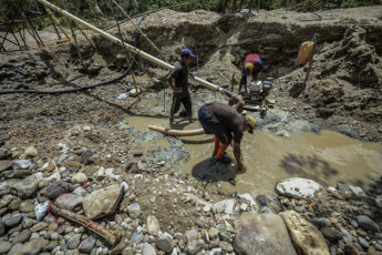 Guaidó Calls for Declaring Venezuela Source of Conflict Minerals