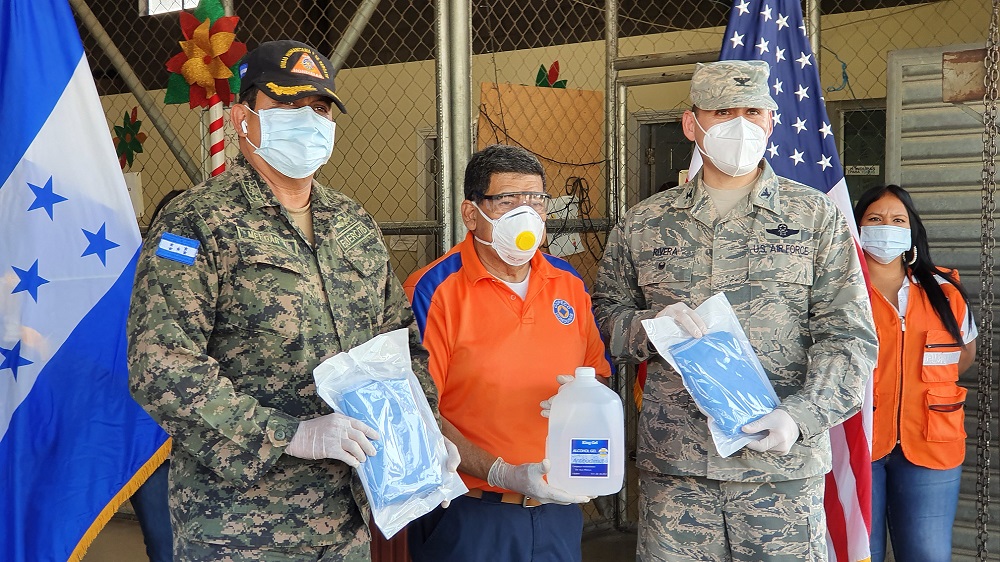 Cooperação de Segurança da Embaixada dos EUA prestam assistência a Honduras durante a pandemia da COVID-19