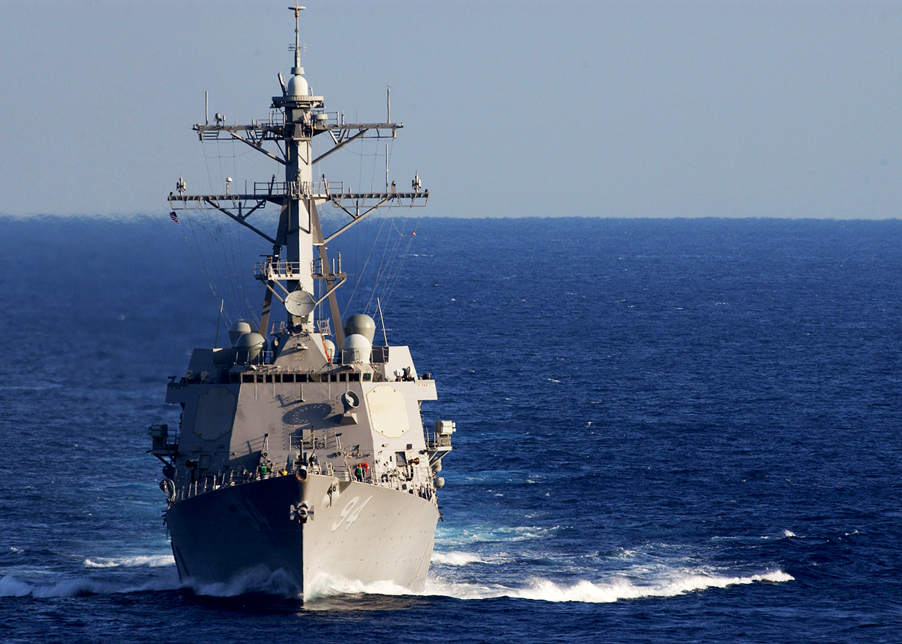 Marinha dos EUA realiza operação Liberdade de Navegação e contesta excessivas reivindicações marítimas da Venezuela no Mar do Caribe