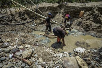 Maduro Authorizes Mining in Rivers, Plunders Orinoco Gold