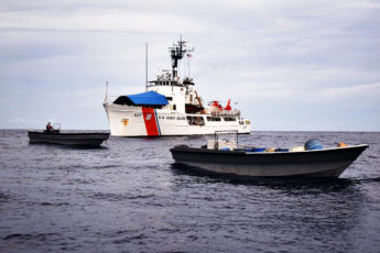 Navio Vigilant da Guarda Costeira dos EUA interdita aproximadamente 3.000 quilos de cocaína perto da Costa Rica