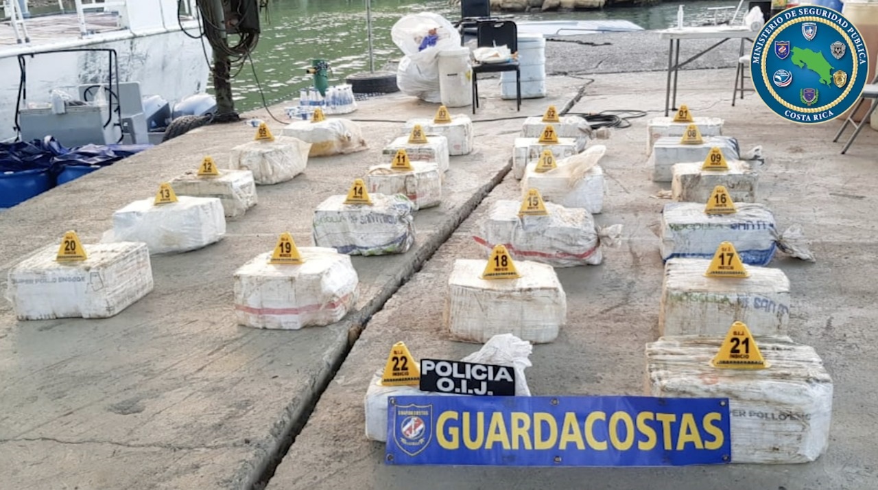 Costa Rica decomisa más de una tonelada métrica de cocaína en el Caribe