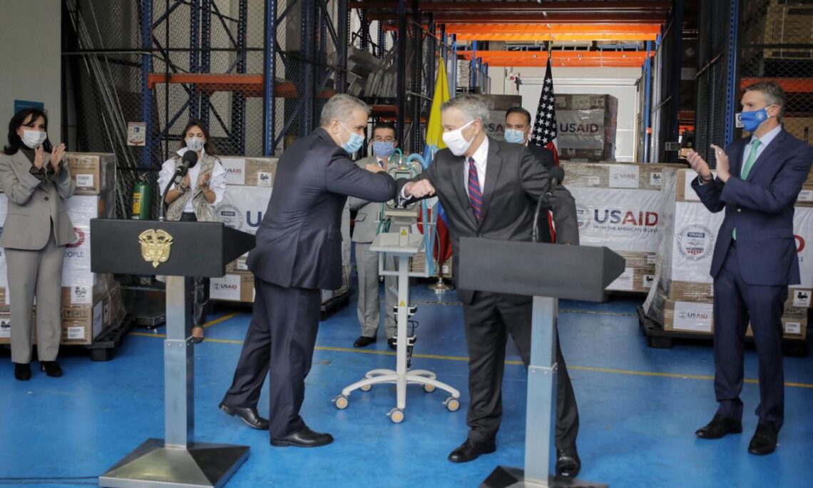 Estados Unidos entrega ventiladores a Colombia para combatir el virus COVID-19