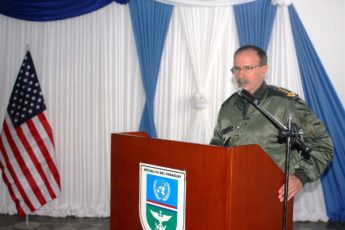 Comandante del ejército paraguayo apoya una mayor profesionalización de los suboficiales del país