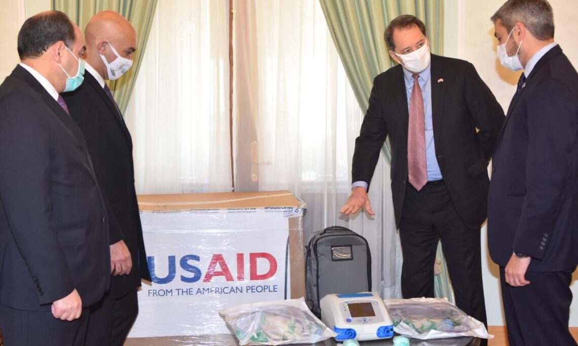 Estados Unidos doam 50 respiradores ao Paraguai em resposta à pandemia da COVID-19