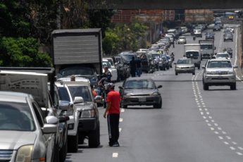 Escassez de gasolina volta à Venezuela