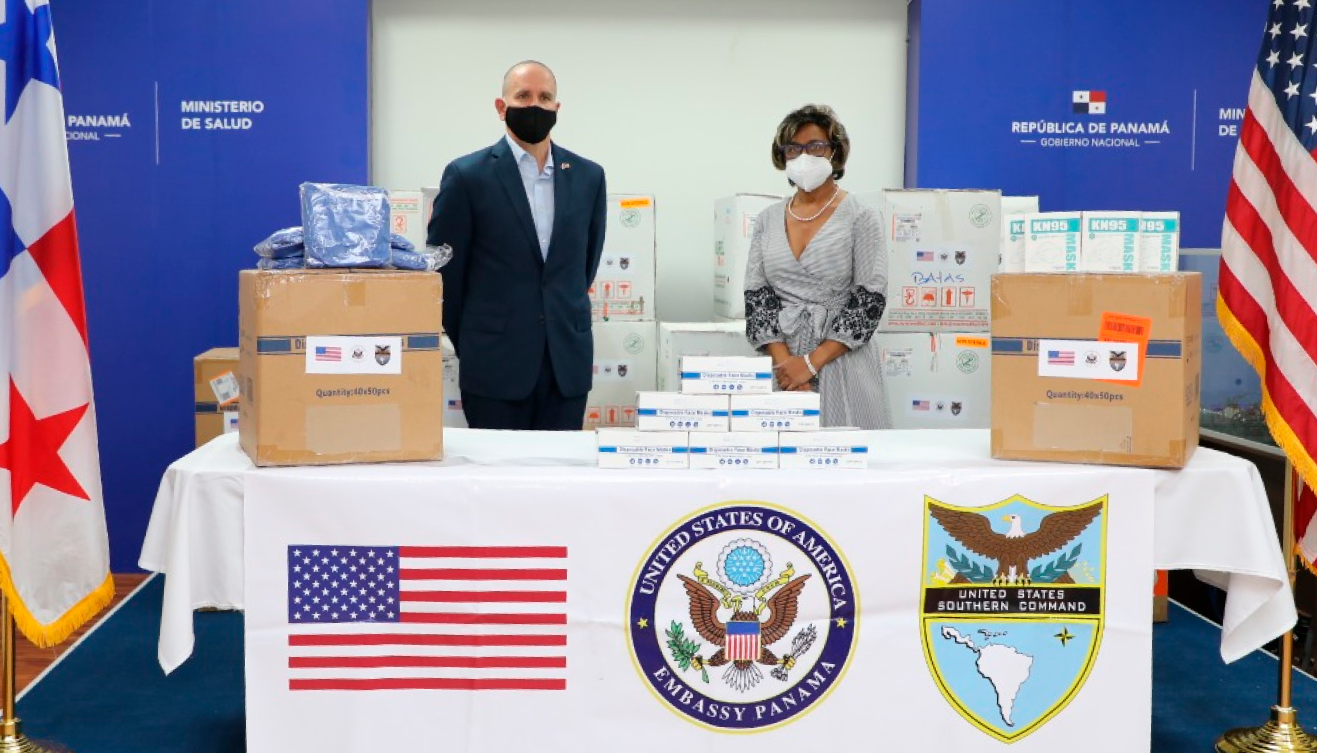 Estados Unidos entregam equipamentos de proteção pessoal para médicos dos hospitais públicos do Panamá