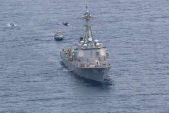 USS Kidd e forças salvadorenhas se unem para realizar o PASSEX
