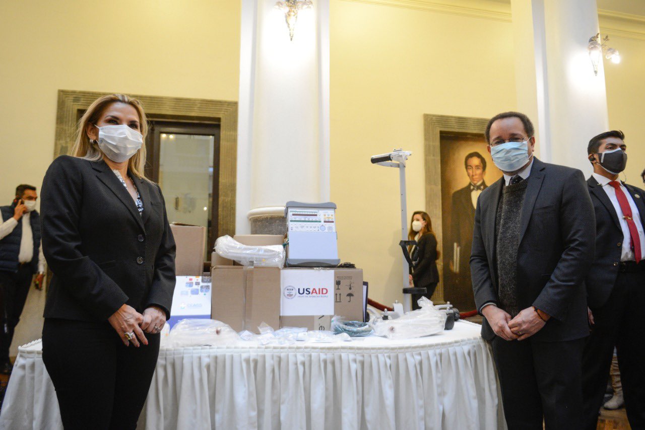EUA doam respiradores para equipar os hospitais na luta contra a COVID-19 na Bolívia