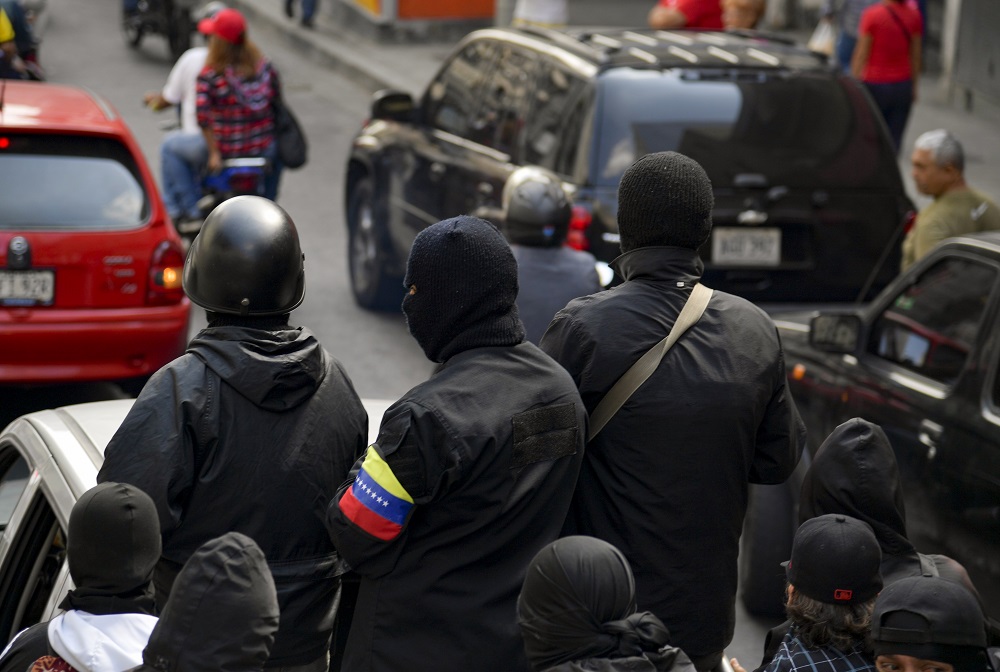 Maduro entrega controle de áreas urbanas a grupos armados ilegais