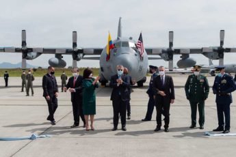 Força Aérea Colombiana recebe a primeira de três aeronaves Hércules entregues pelos Estados Unidos
