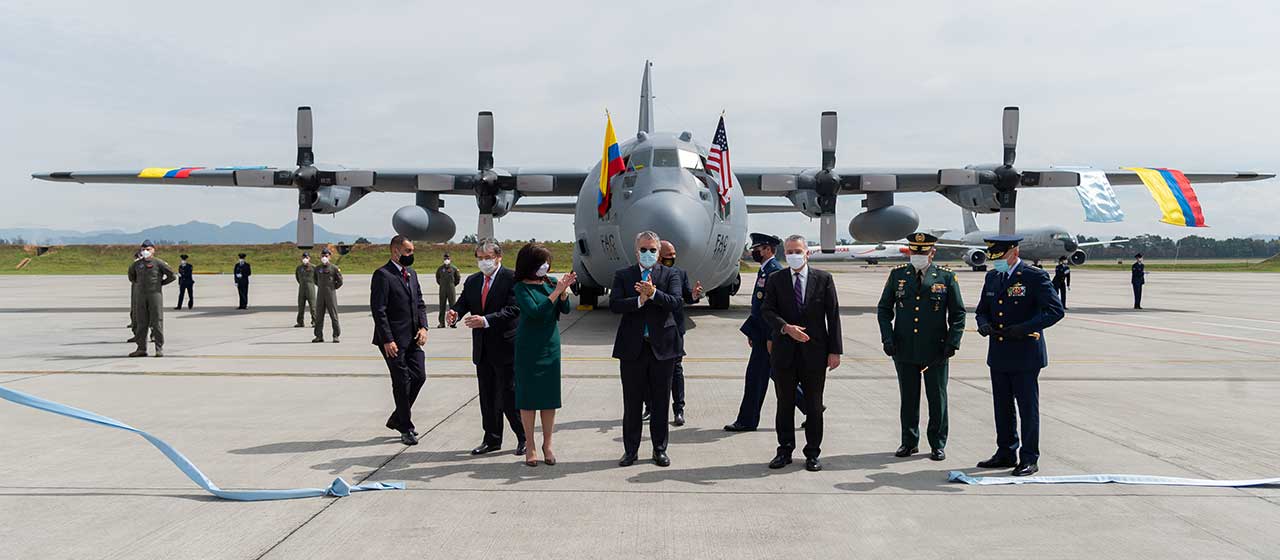 Força Aérea Colombiana recebe a primeira de três aeronaves Hércules entregues pelos Estados Unidos