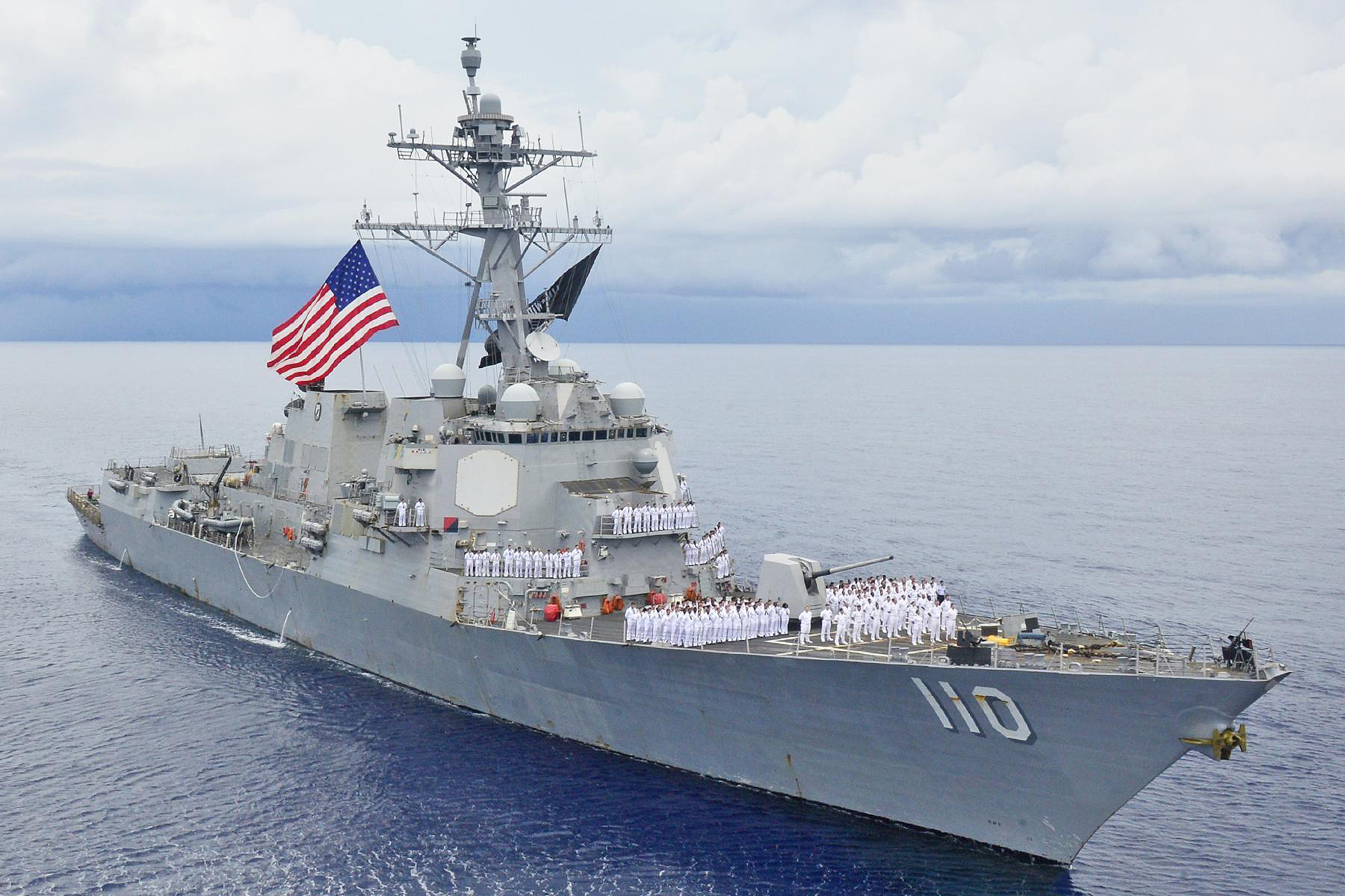 O navio USS William P. Lawrence desafia as reivindicações marítimas abusivas da Venezuela durante uma operação de liberdade de navegação