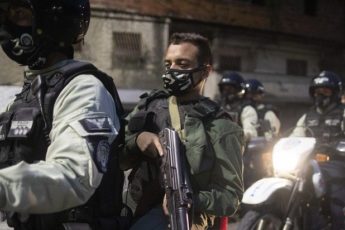 Jornalistas e médicos são alvos de Maduro, afirma novo relatório
