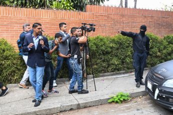 Com a aproximação das eleições fraudulentas, Maduro reprime jornalistas