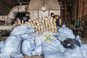 Brasil: forças de segurança apreendem 1 tonelada de cocaína na fronteira com a Bolívia