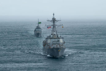 Juntos somos mais fortes: o USS William P. Lawrence treina pela segunda vez com a Marinha do Brasil