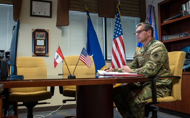 Comandante de la Duodécima Fuerza Aérea (componente aéreo del Comando Sur) de los Estados Unidos se reúne con Comandante General de la FAP