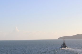 El buque USS James E. Williams y la Guardia Costera de Jamaica entrenan en el Caribe