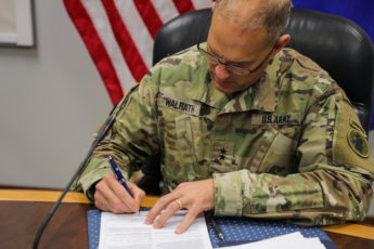 Exércitos dos EUA e de El Salvador renovam oportunidades de treinamento na América Central após Diálogos de Estado-Maior