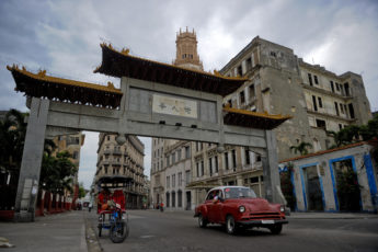 Cómo ayuda China al régimen cubano a mantenerse a flote y a reprimir protestas