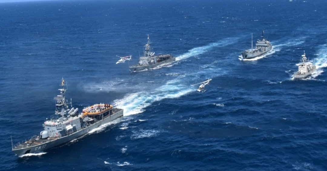 Marinha do Equador vigia frota pesqueira que se aproxima de Galápagos